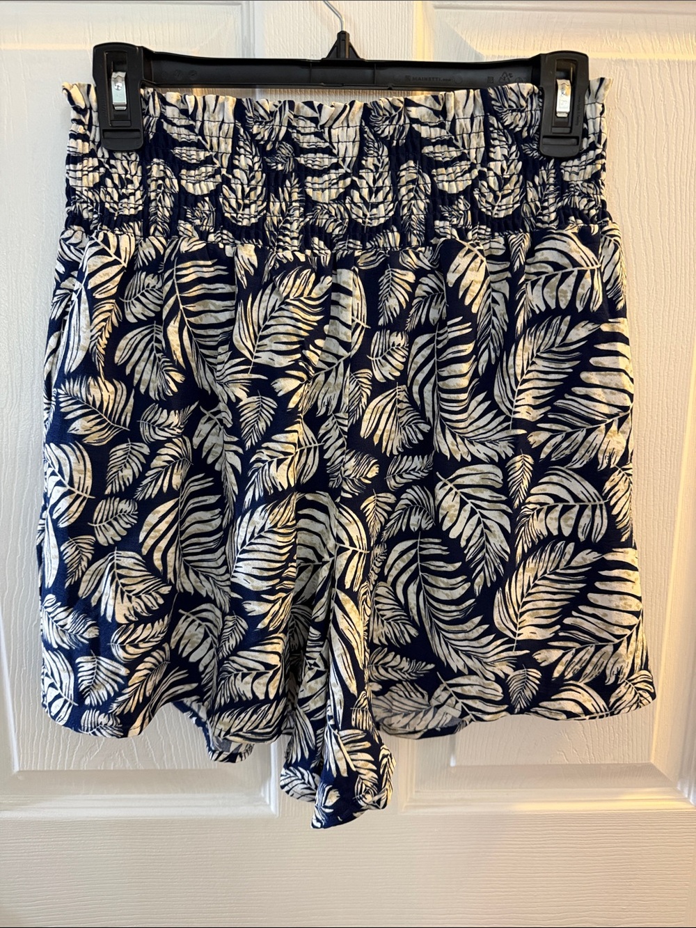Women’s Navy Blue Leaf-Print Elastic-Waist Shorts